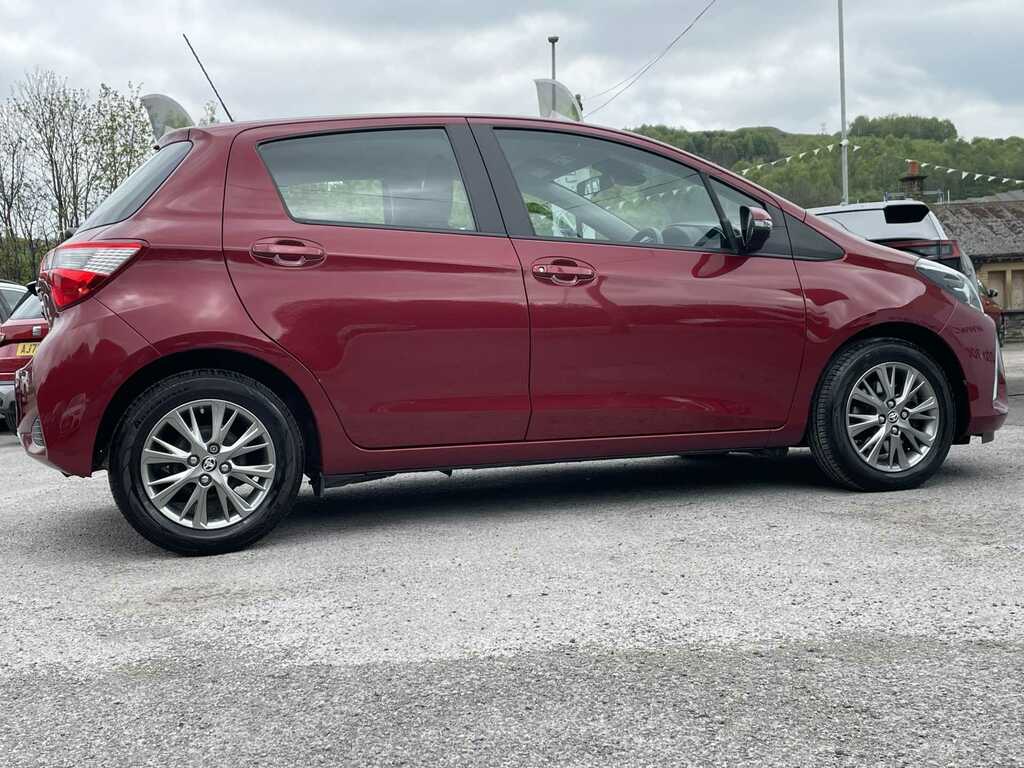 Toyota Yaris Icon Tech Red #17