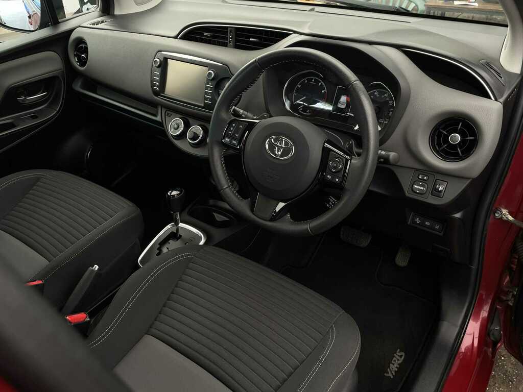 Toyota Yaris Icon Tech Red #30