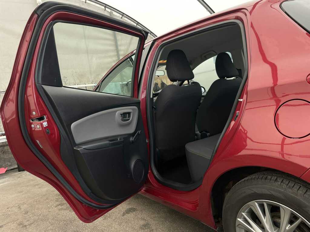 Toyota Yaris Icon Tech Red #21