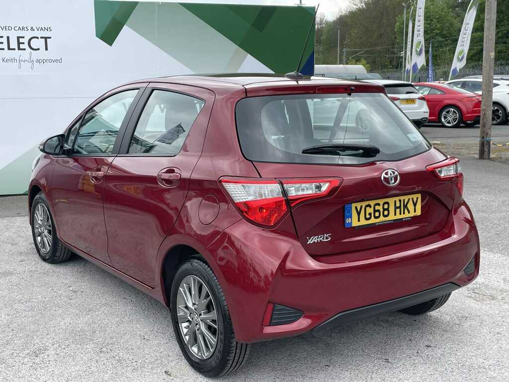 Toyota Yaris Icon Tech Red #15