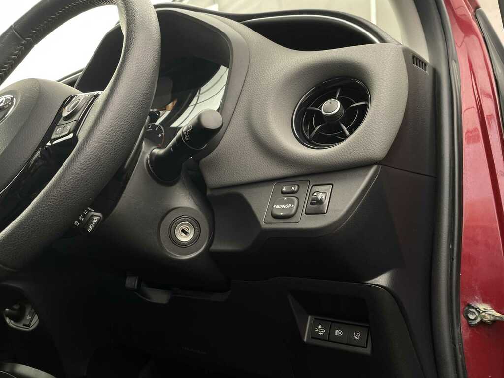 Toyota Yaris Icon Tech Red #31