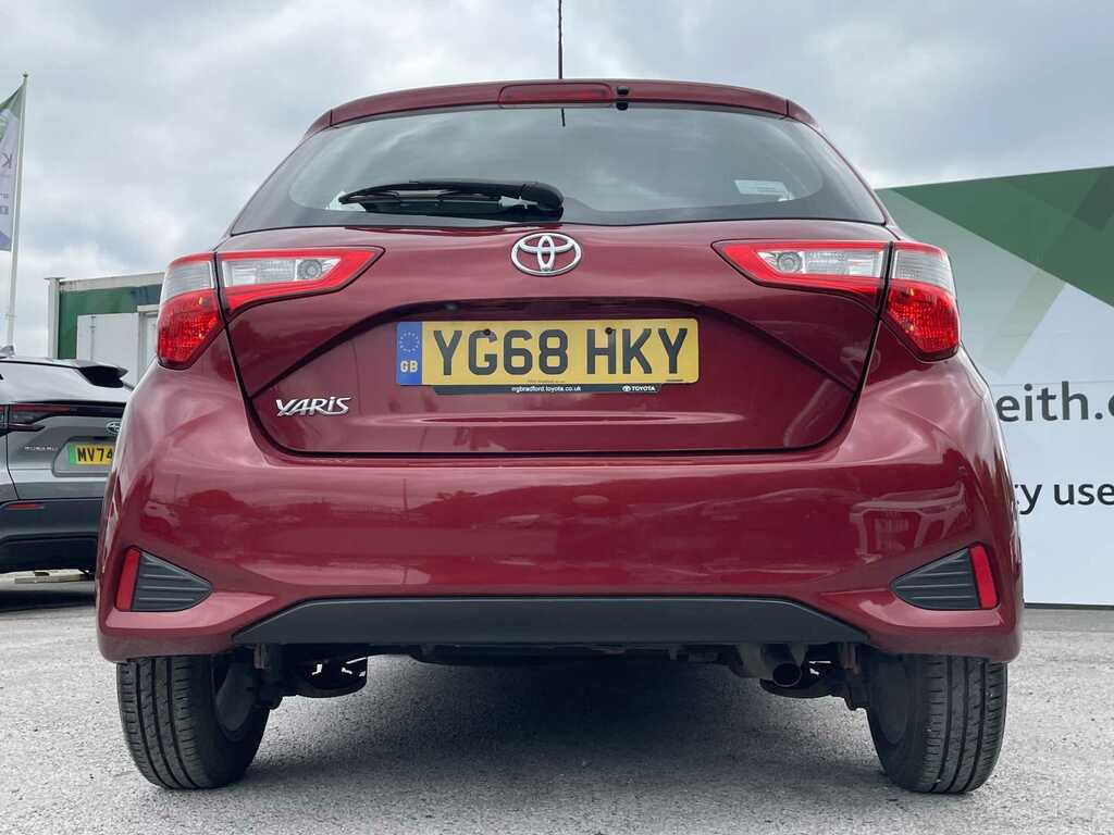 Toyota Yaris Icon Tech Red #18