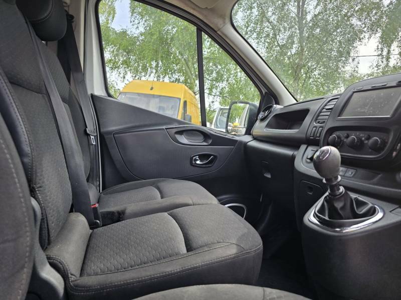 Vauxhall Vivaro Diesel White #14