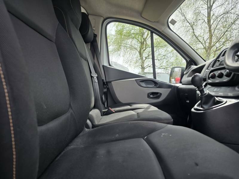 Renault Trafic  White #16