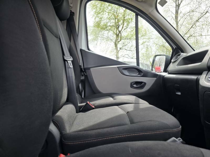 Renault Trafic  White #15