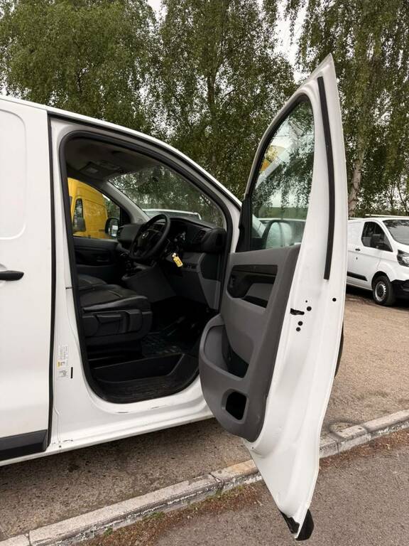 Vauxhall Vivaro 2020 70 1.5 Black #19