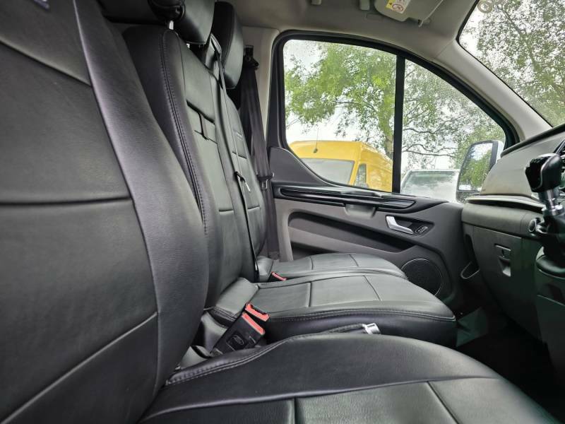 Ford Tourneo Custom 2.0 320 Ecoblue Sport Minibus Double Cab Diese White #18