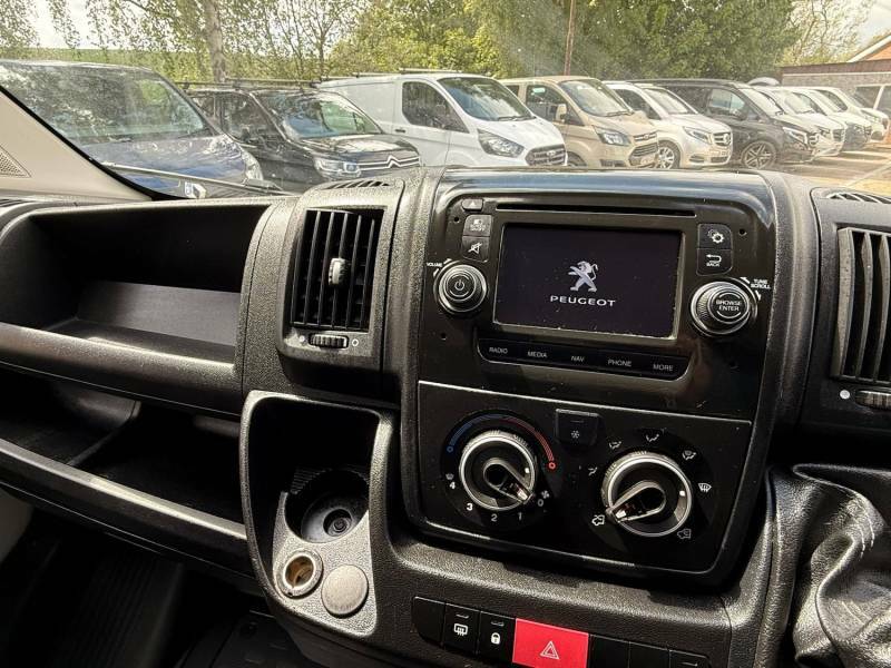 Peugeot Boxer 2L Professional White #13