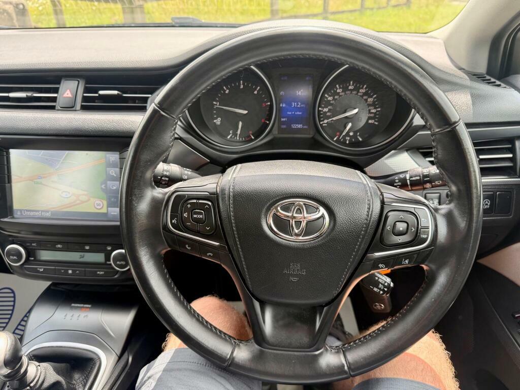Toyota Avensis Active Silver #12