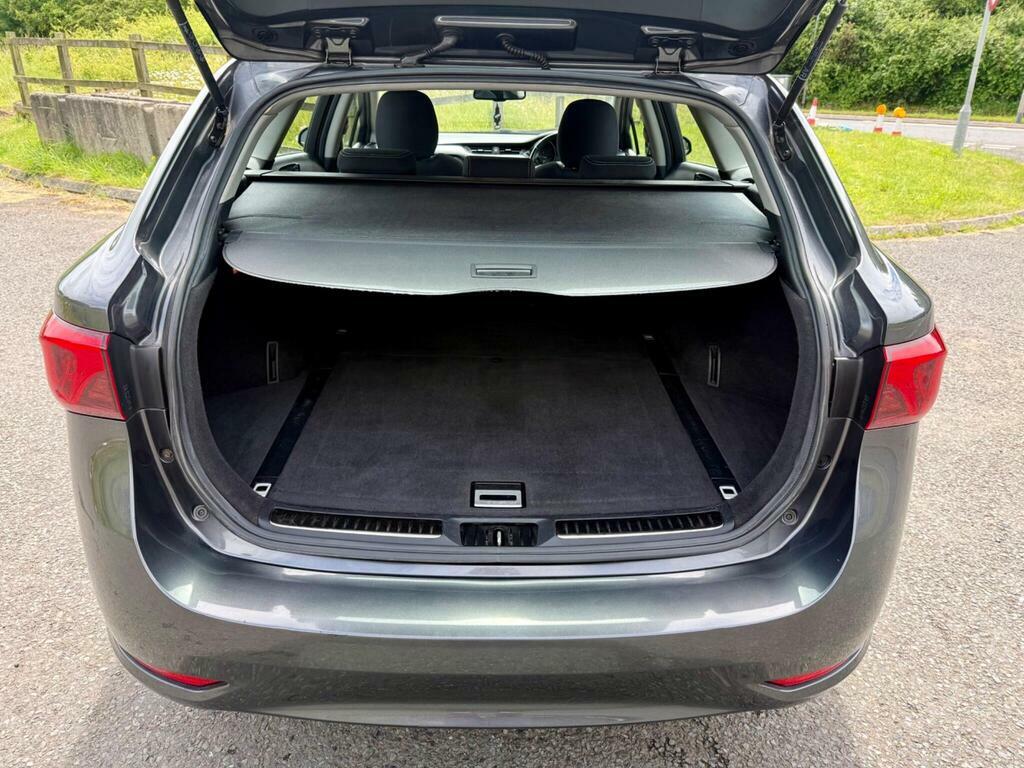 Toyota Avensis Active Silver #9
