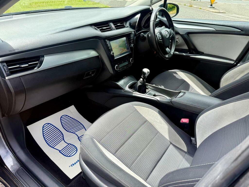 Toyota Avensis Active Silver #17