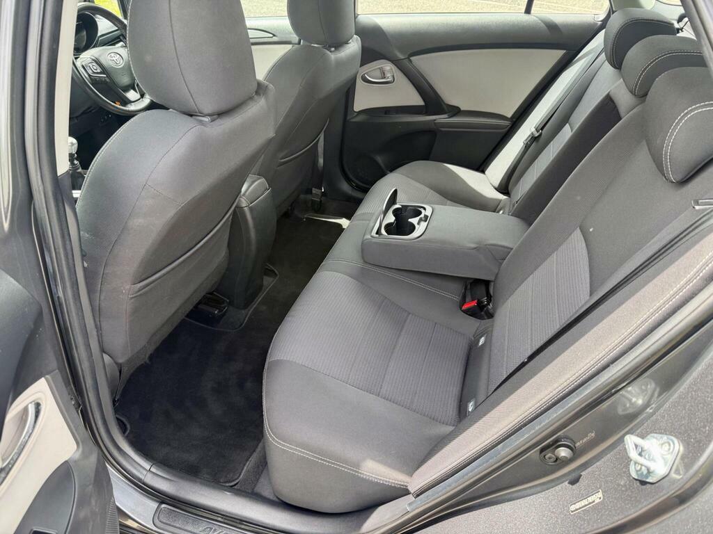 Toyota Avensis Active Silver #18