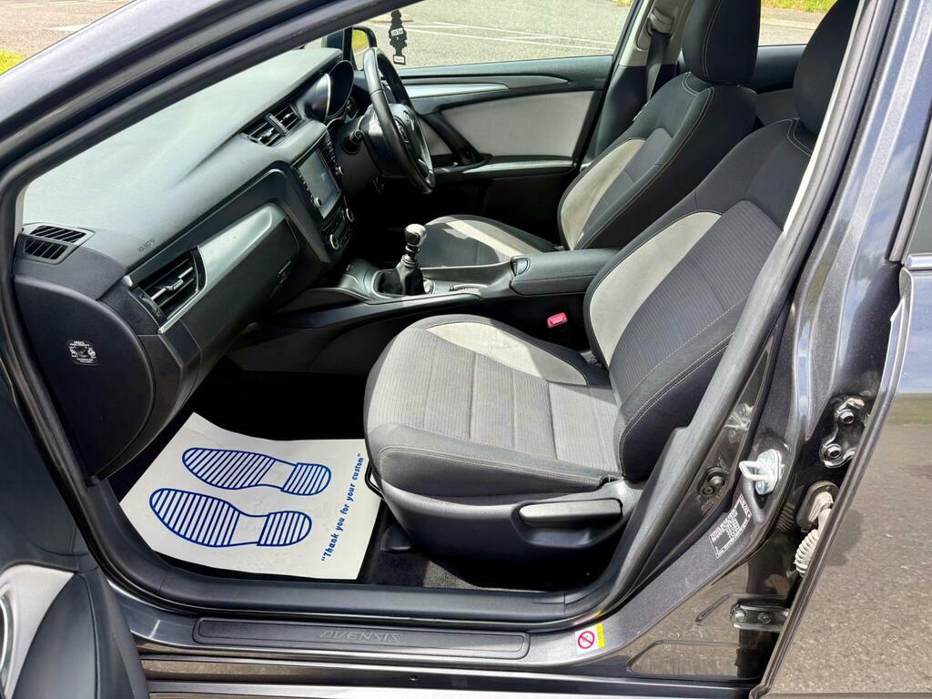 Toyota Avensis Active Silver #16