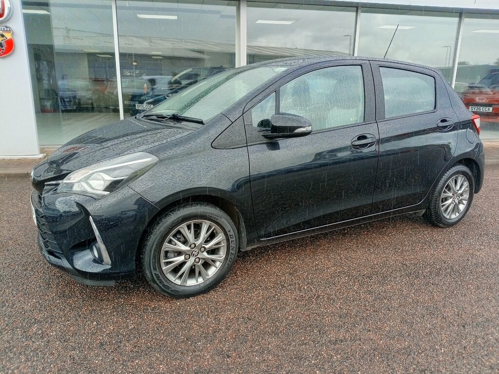 Toyota Yaris 1.0 Vvt-i Icon Black #5