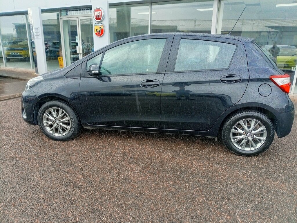 Toyota Yaris 1.0 Vvt-i Icon Black #4