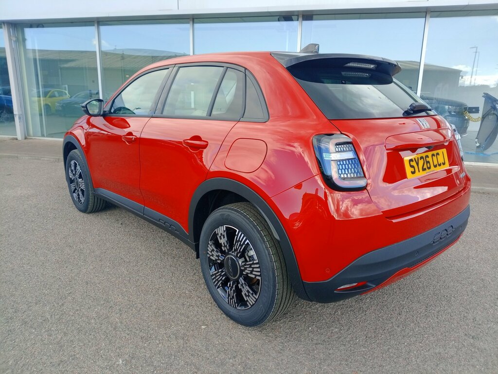 Fiat 600 1.2 Icon Hybrid E-dct Red #2