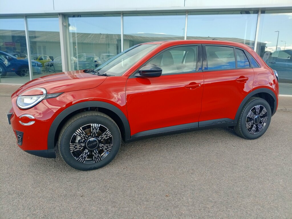Fiat 600 1.2 Icon Hybrid E-dct Red #4