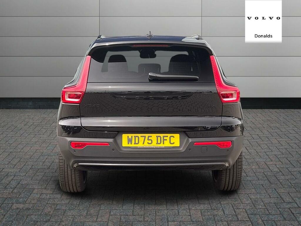 Volvo XC40 Black Edition Ultra B3 Mild Hybrid WD75DFC Black #4