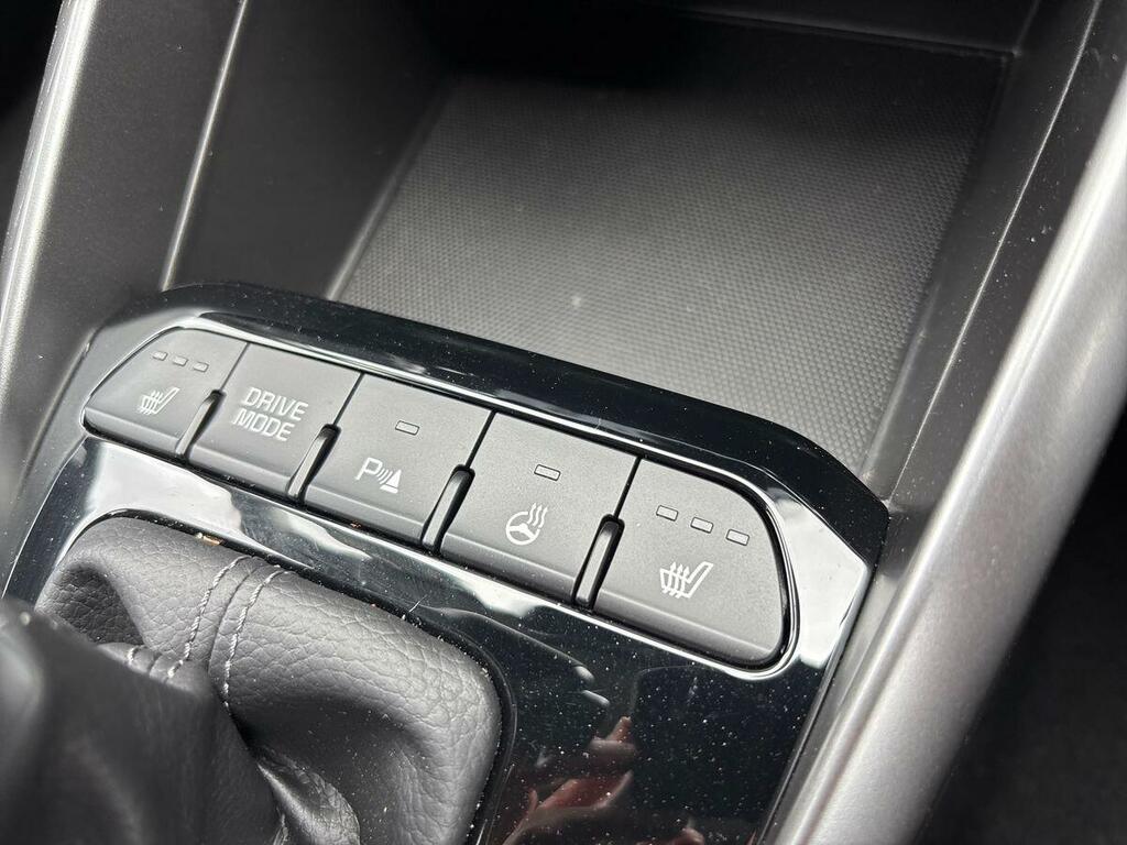 Kia Stonic 2 Black #21