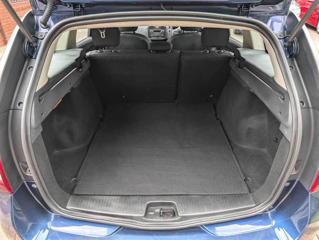 Dacia Logan Mcv 1.5 White #35
