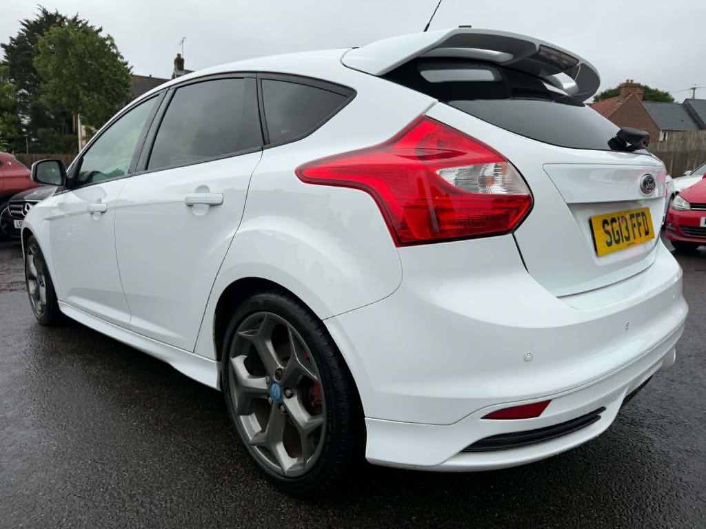 Ford Focus 2.0T Ecoboost St-2 White #2