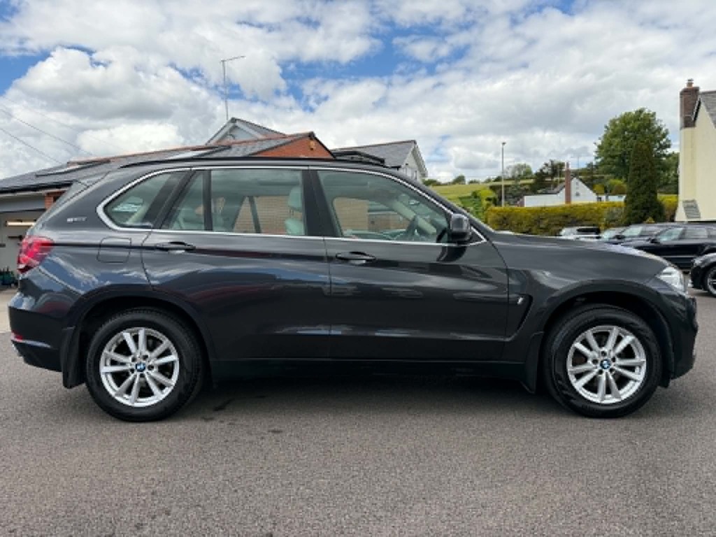 BMW X5 Estate Black #7