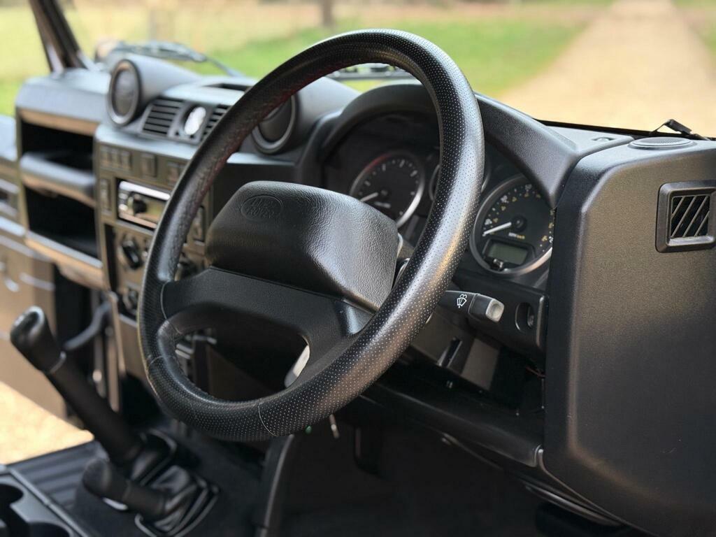 Land Rover Defender 90 Suv Green #10