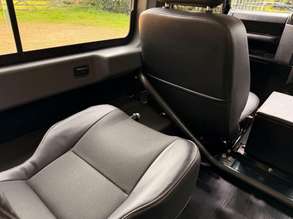 Land Rover Defender 90 90 Tdci County Blue #28