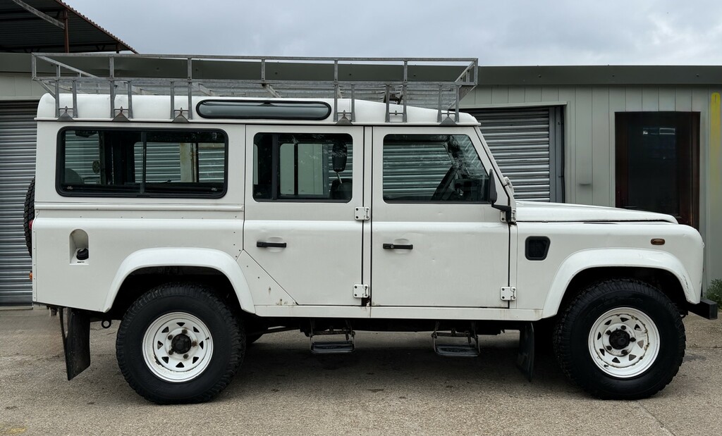 Land Rover Defender 110 Estate 2000 White