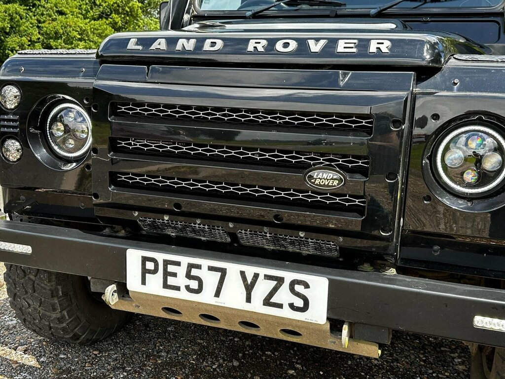 Land Rover Defender 110 110 Hi-cap Pu 121 White #12