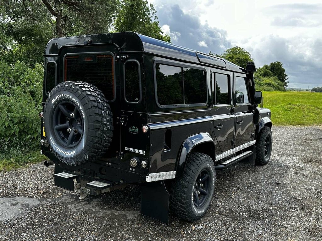Land Rover Defender 110 110 Hi-cap Pu 121 White #18