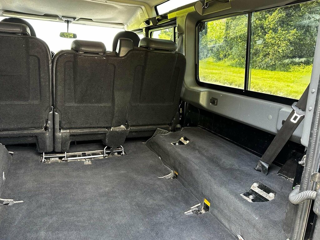 Land Rover Defender 110 110 Hi-cap Pu 121 White #27