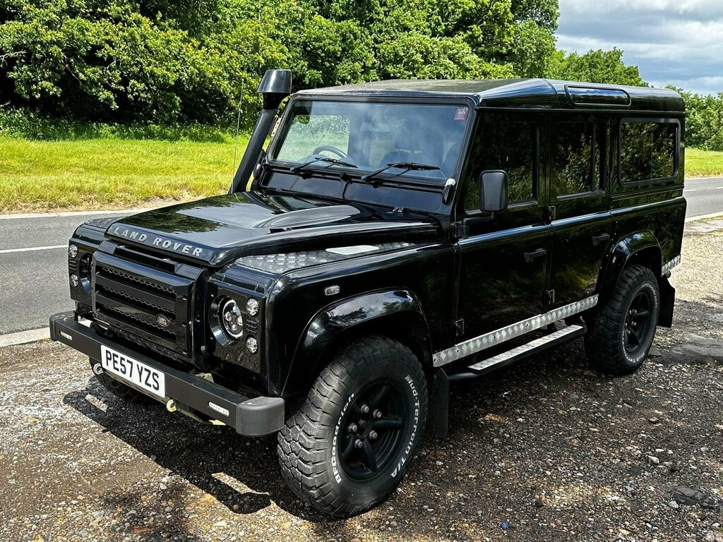 Land Rover Defender 110 110 Hi-cap Pu 121 White #14