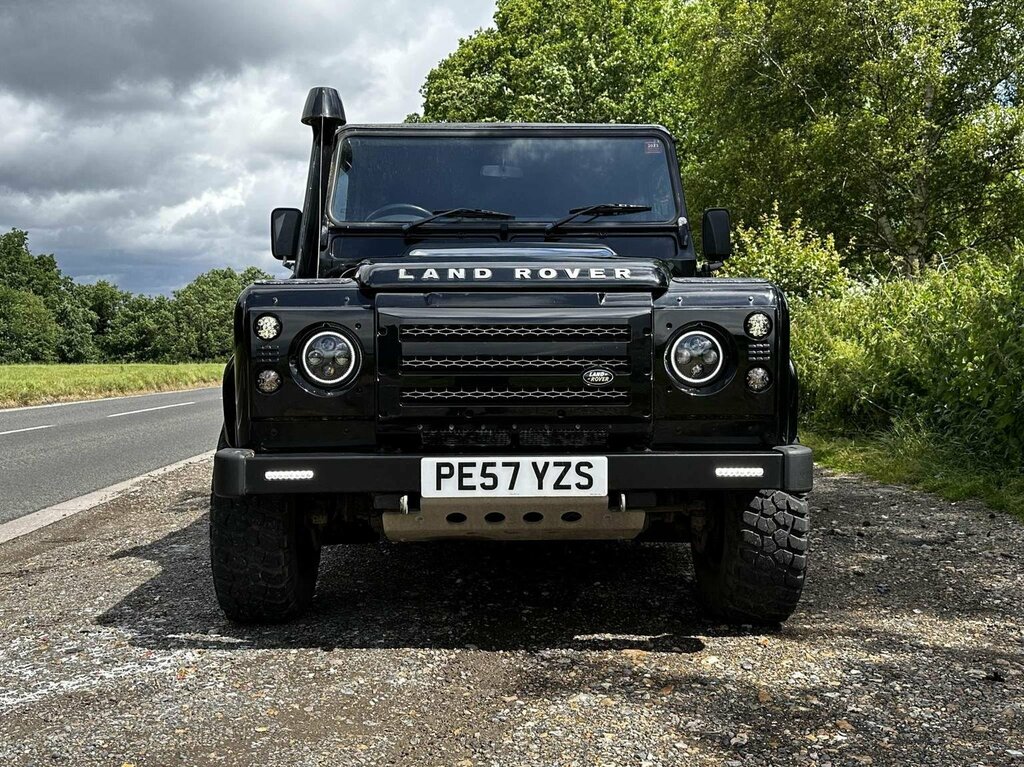 Land Rover Defender 110 110 Hi-cap Pu 121 White #9