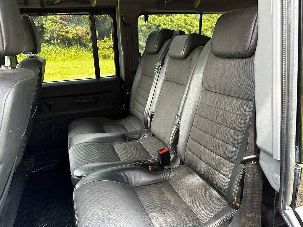 Land Rover Defender 110 110 Hi-cap Pu 121 White #7