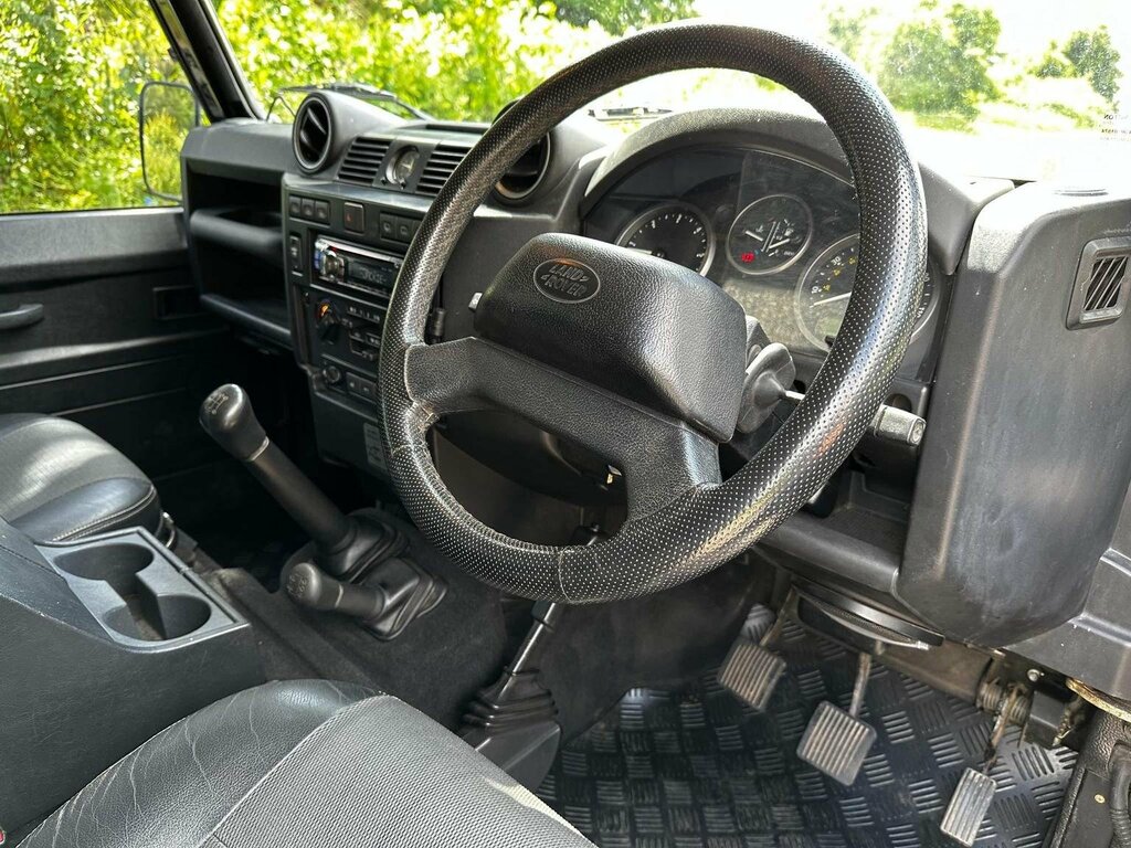 Land Rover Defender 110 110 Hi-cap Pu 121 White #30