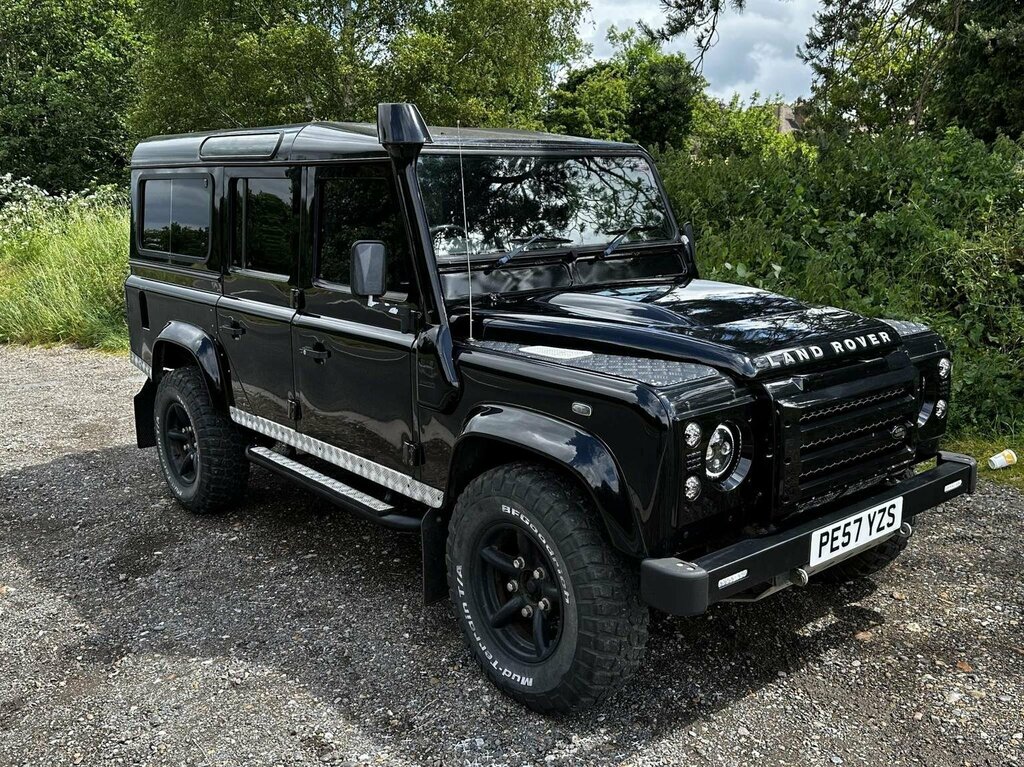 Land Rover Defender 110 110 Hi-cap Pu 121 White #19