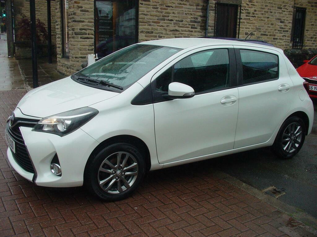 Toyota Yaris Icon Black #7
