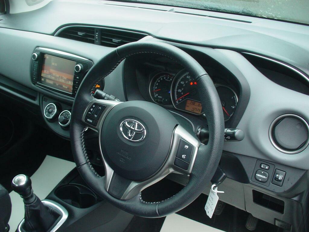 Toyota Yaris Icon Black #23