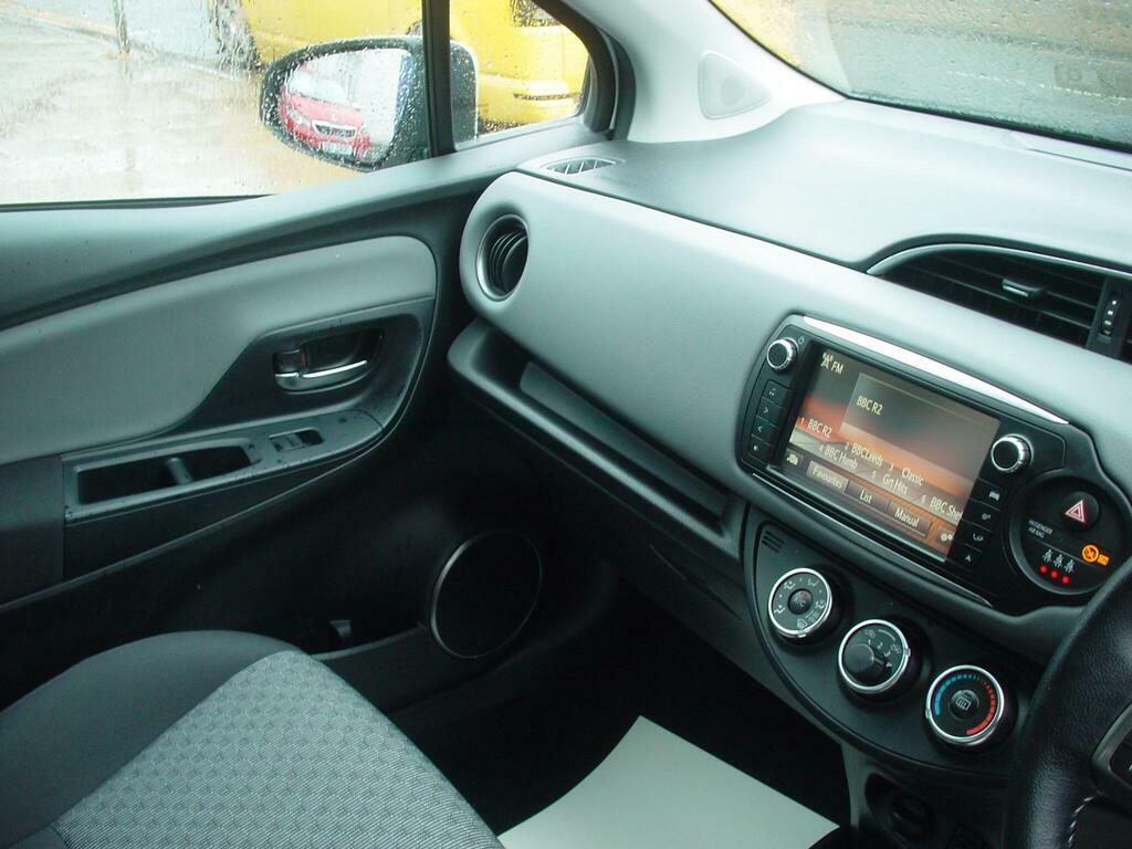 Toyota Yaris Icon Black #24