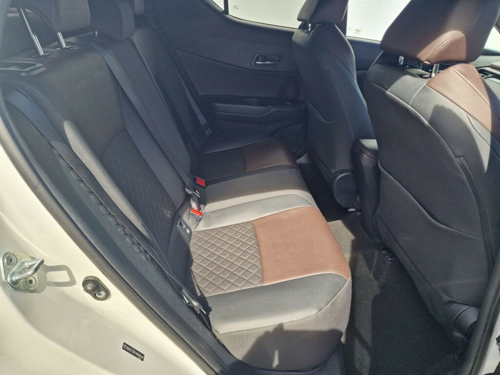 Toyota C-Hr Dynamic White #34