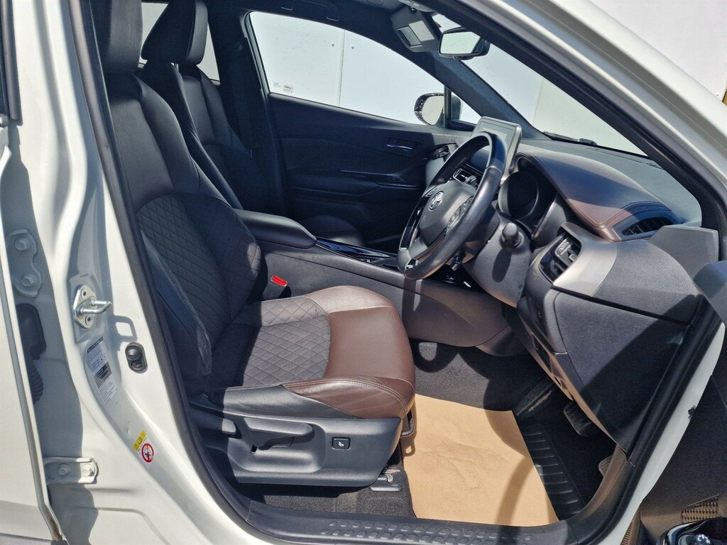 Toyota C-Hr Dynamic White #14
