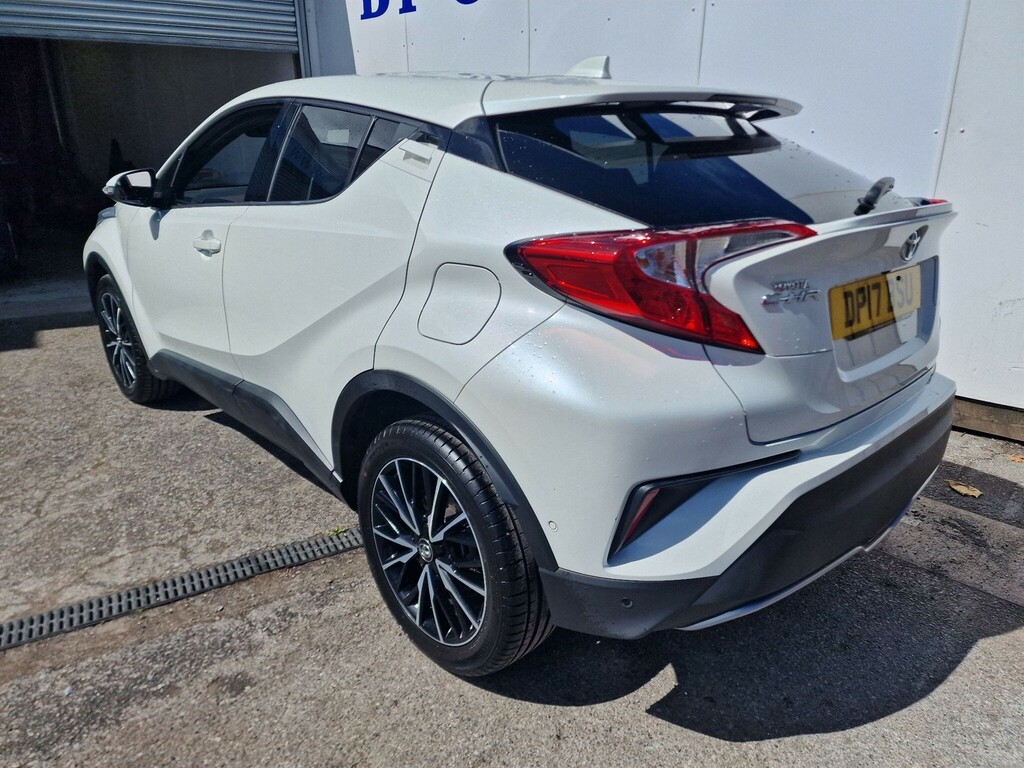 Toyota C-Hr Dynamic White #13