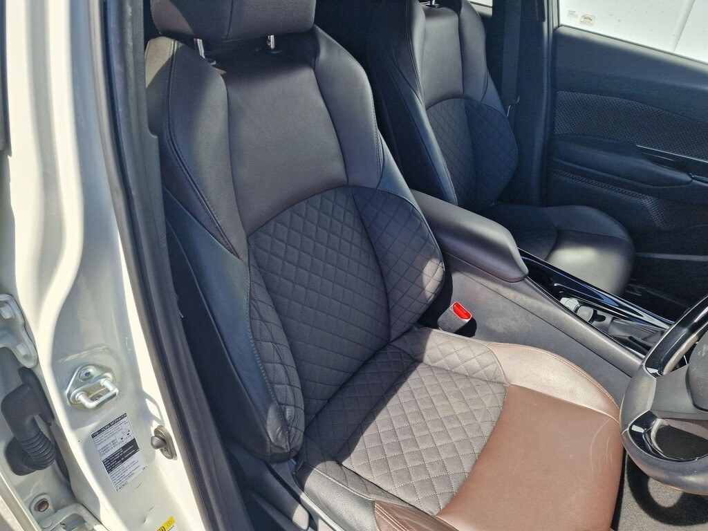 Toyota C-Hr Dynamic White #32