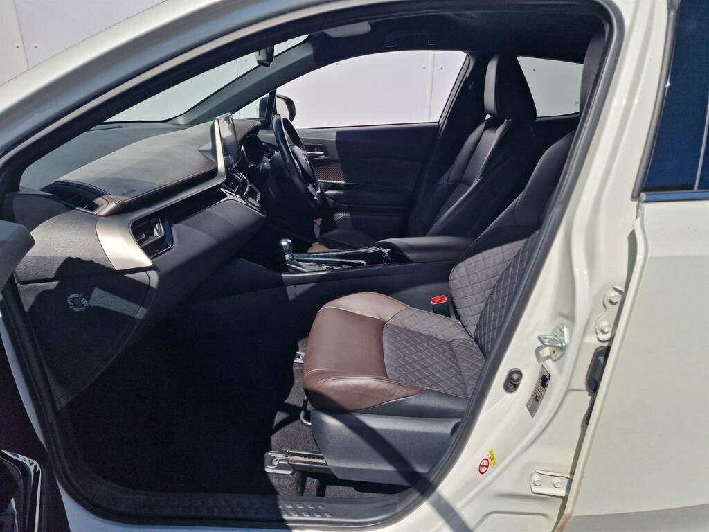 Toyota C-Hr Dynamic White #30