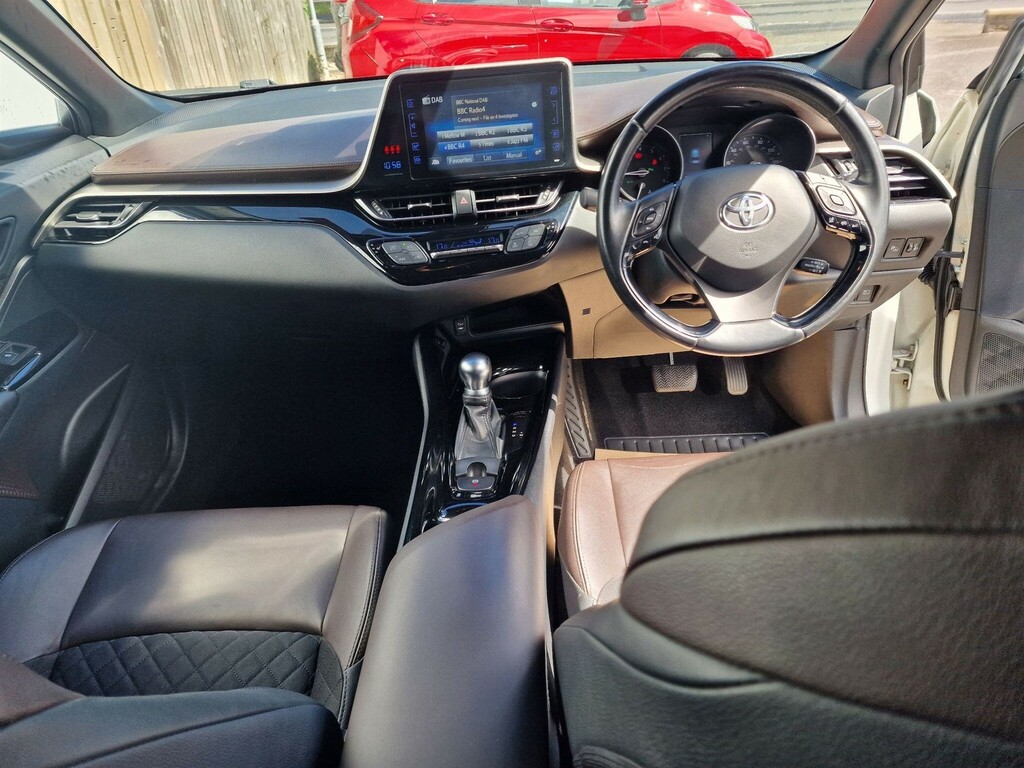 Toyota C-Hr Dynamic White #15