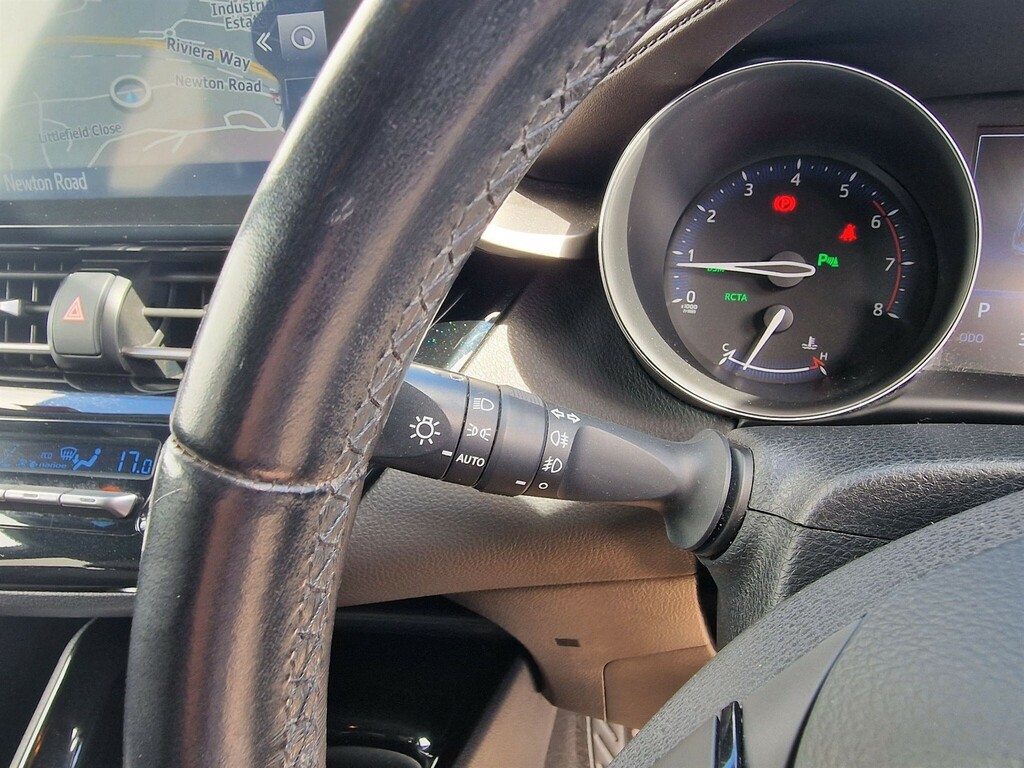 Toyota C-Hr Dynamic White #19