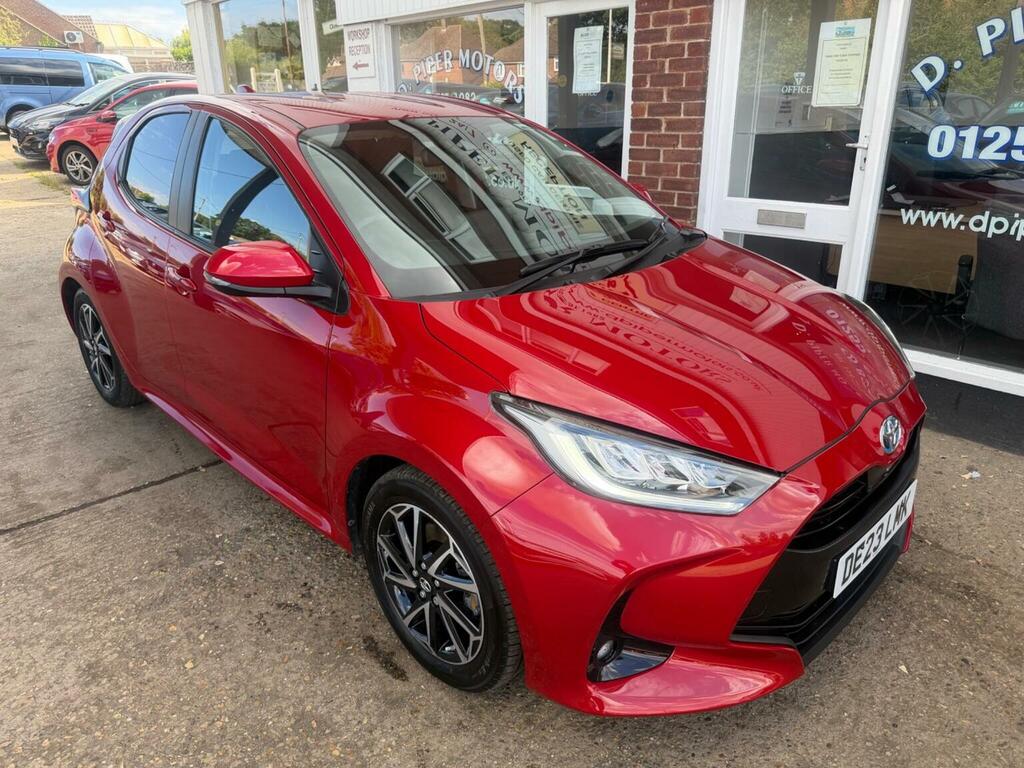 Toyota Yaris Hatchback 1.5 Vvt-h Design E-cvt Euro 6 Ss DE23LMK Red