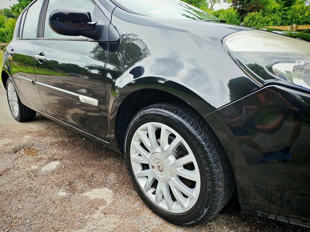 Renault Clio Extreme White #8