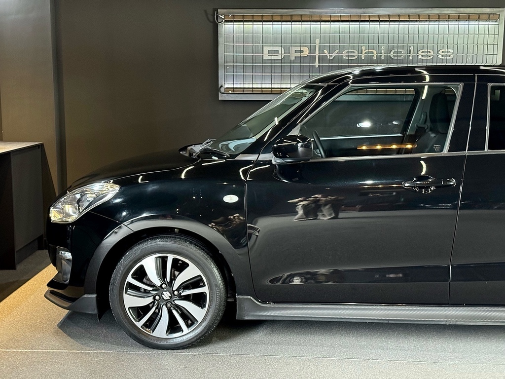 Suzuki Swift Dualjet Attitude Black #6